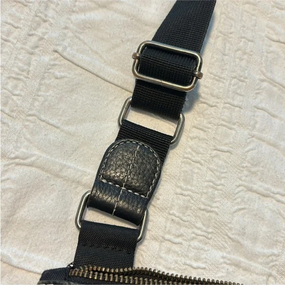 ROOTS black pebbled leather & canvas crossbody bag purse multiple pockets lined - Picture 13 of 15